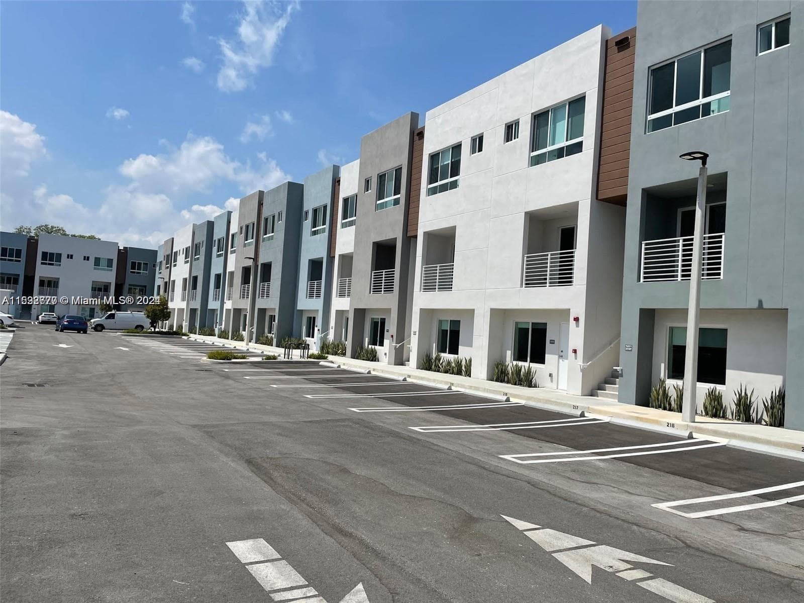 2561 NE 193rd St # 1103, Miami FL 33180 — 24