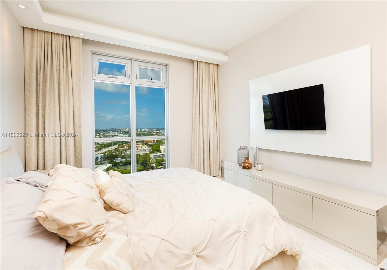 17301 Biscayne Blvd # 10, North Miami Beach FL 33160 — 10