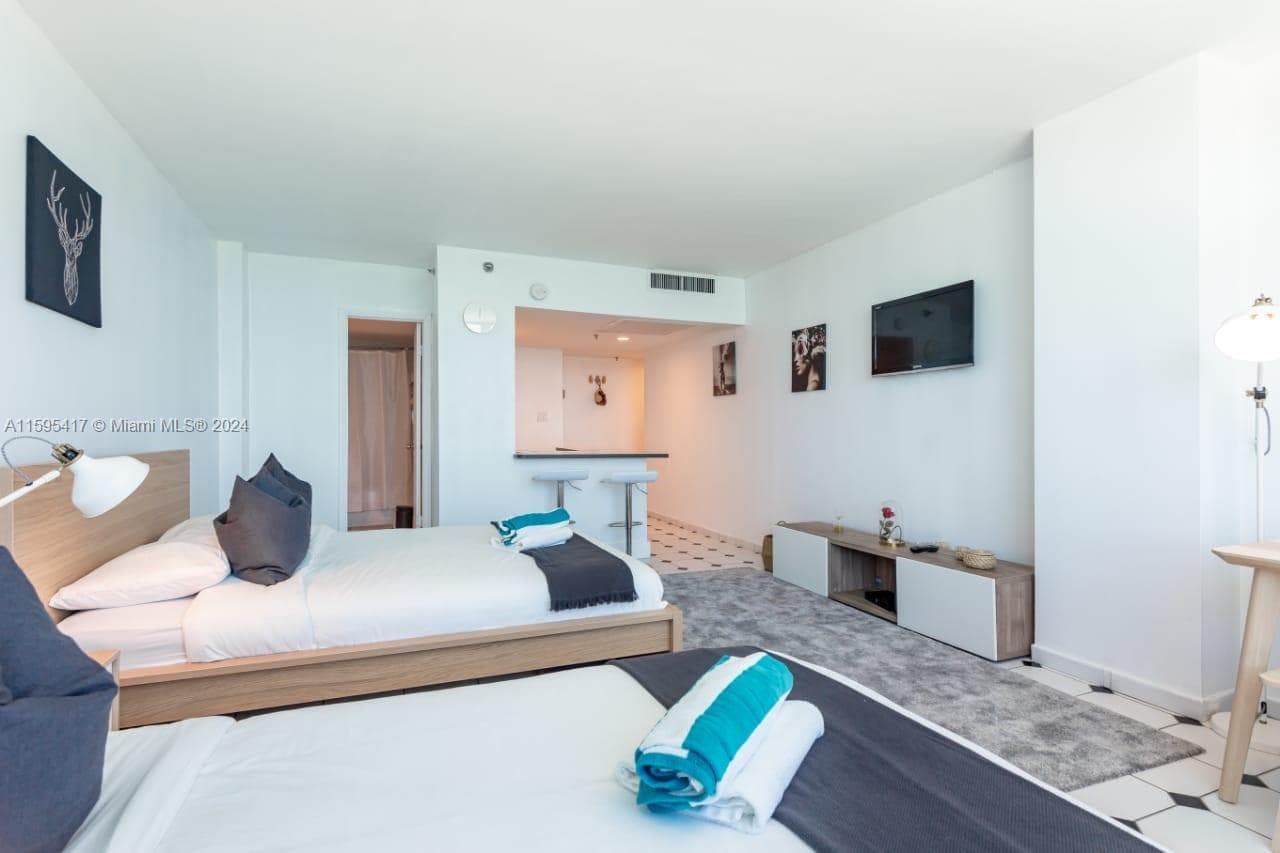 5445 Collins Ave # 1135, Miami Beach FL 33140 — 8