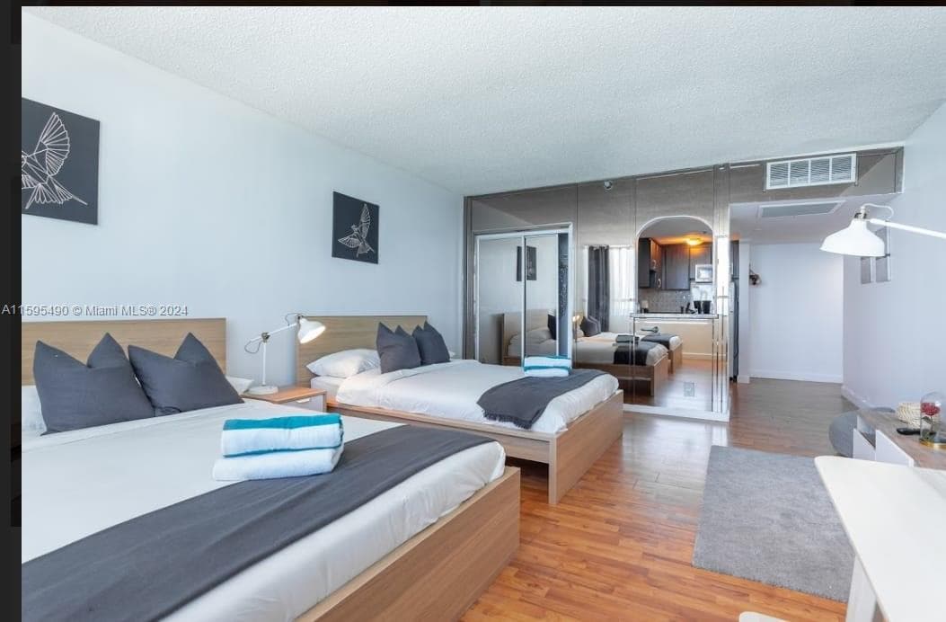 5445 Collins Ave # 1735, Miami Beach FL 33140 — 5