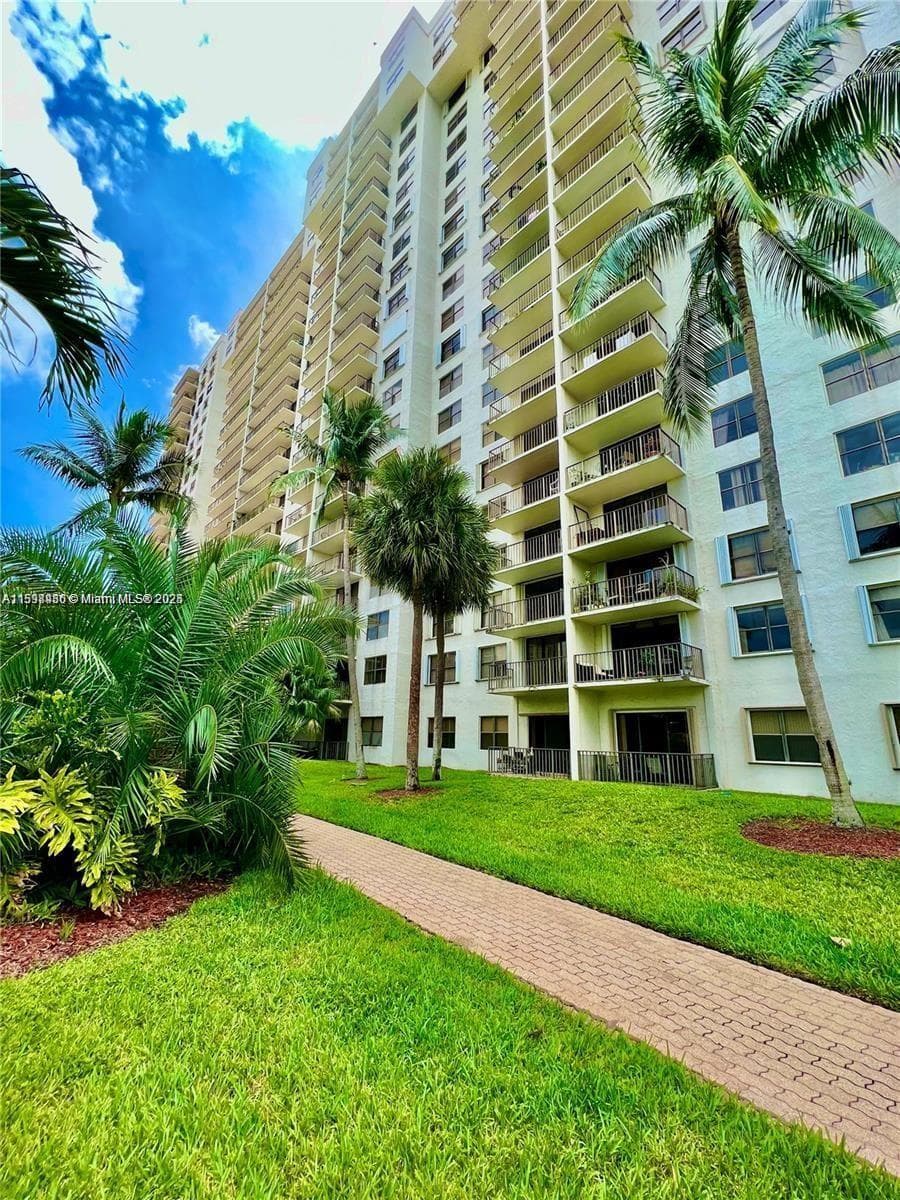 18151 NE 31st Ct # 1404, Aventura FL 33160 — 43