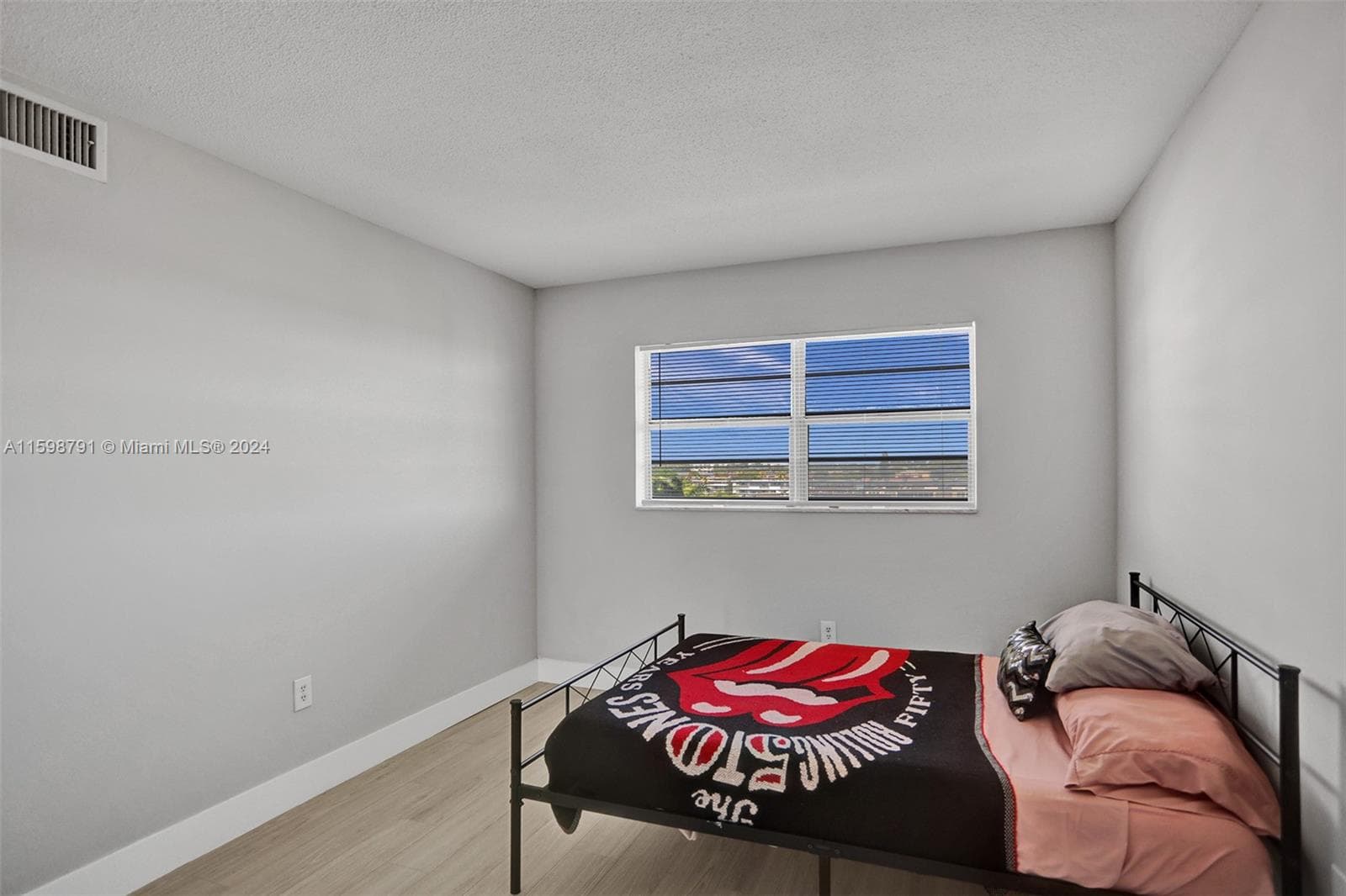 1770 NE 191st St # 1, Miami FL 33179 — 36