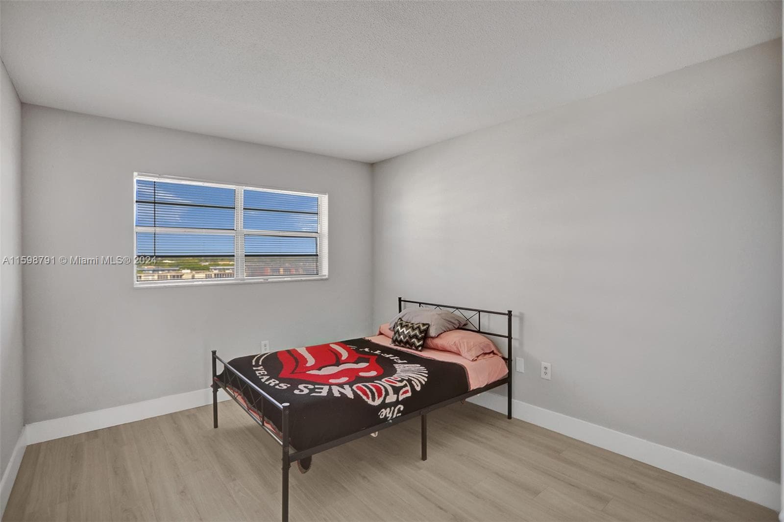 1770 NE 191st St # 1, Miami FL 33179 — 35