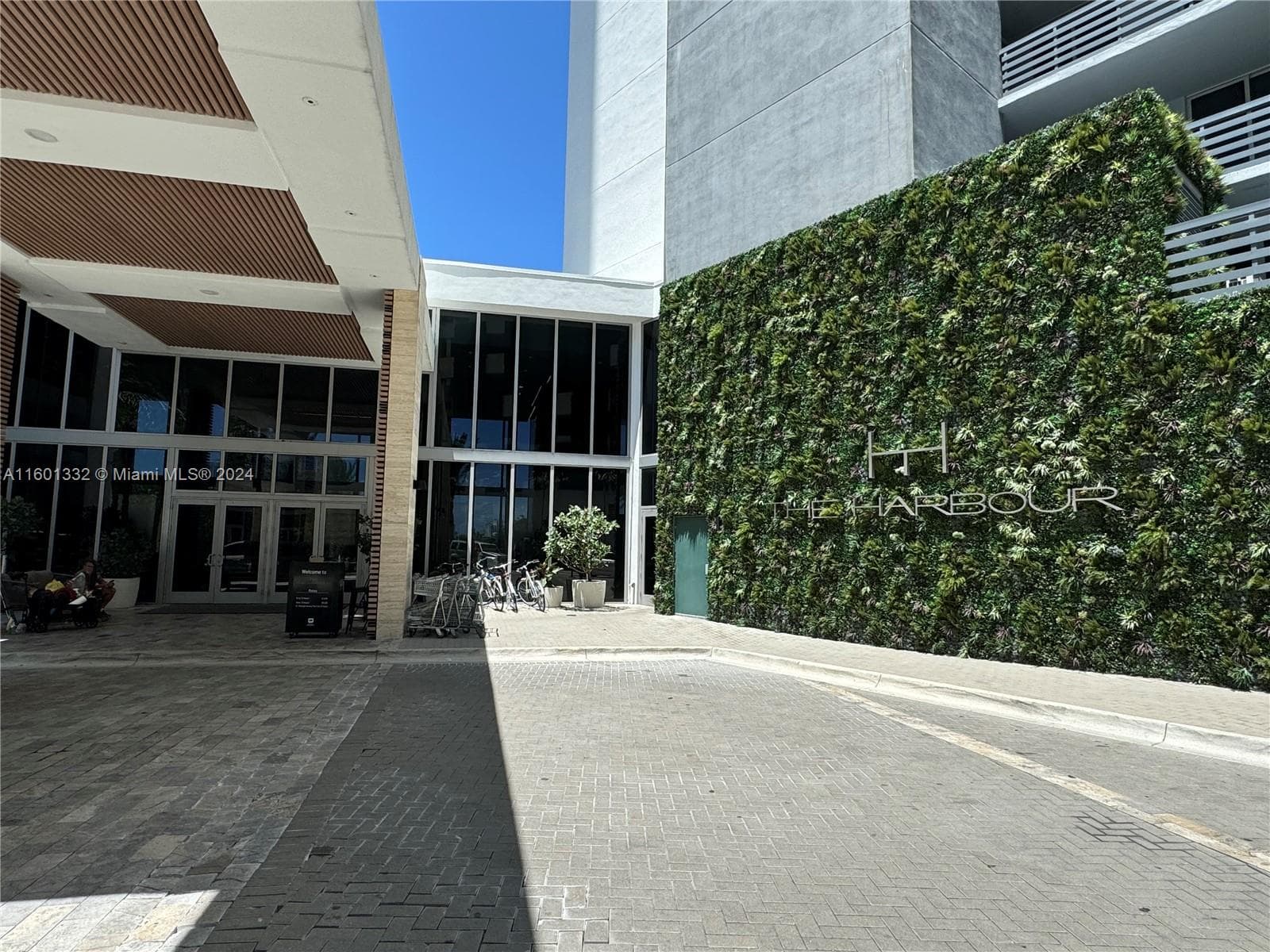 16385 Biscayne Blvd # 2421, North Miami Beach FL 33160 — 2