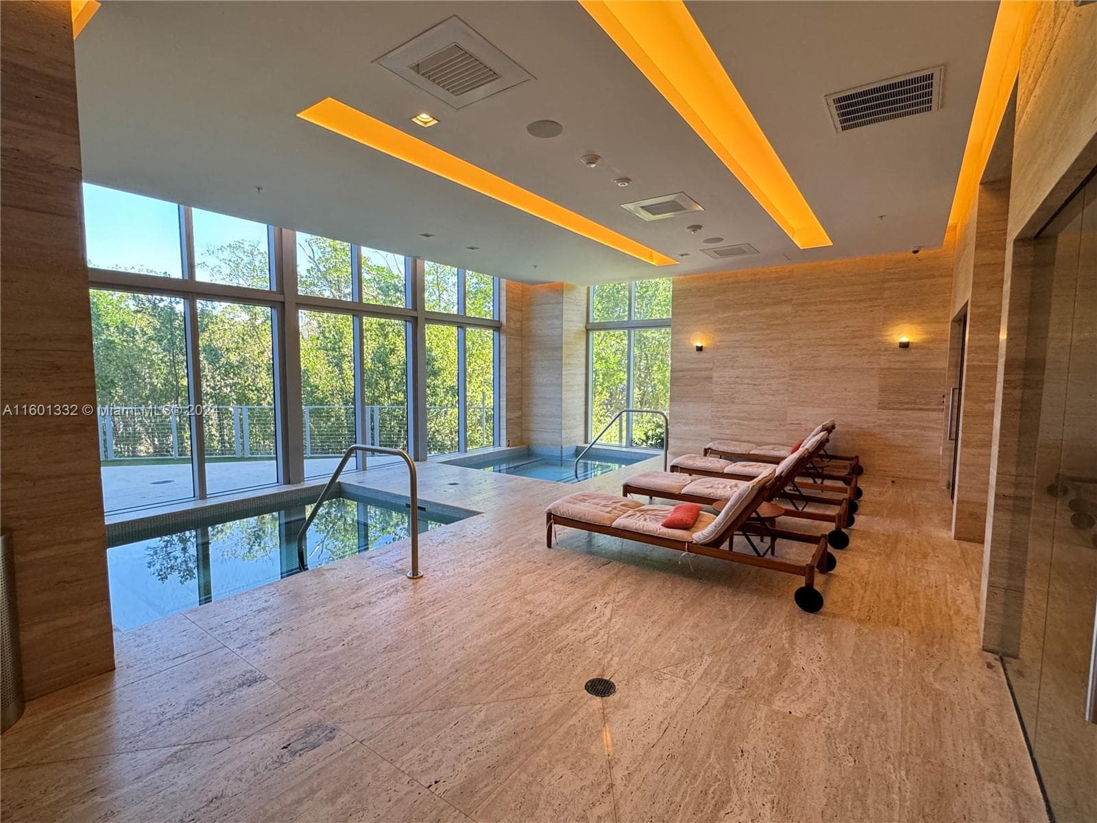 16385 Biscayne Blvd # 2421, North Miami Beach FL 33160 — 26