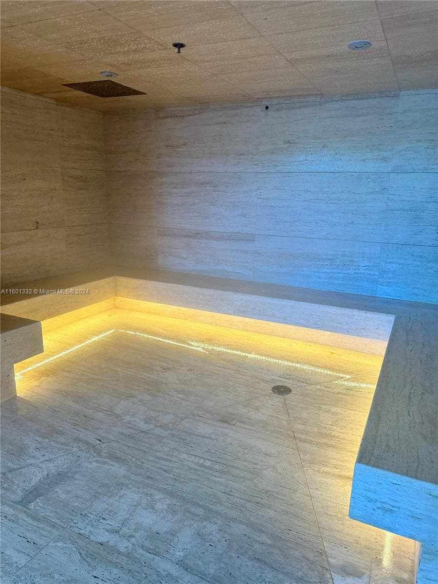 16385 Biscayne Blvd # 2421, North Miami Beach FL 33160 — 28