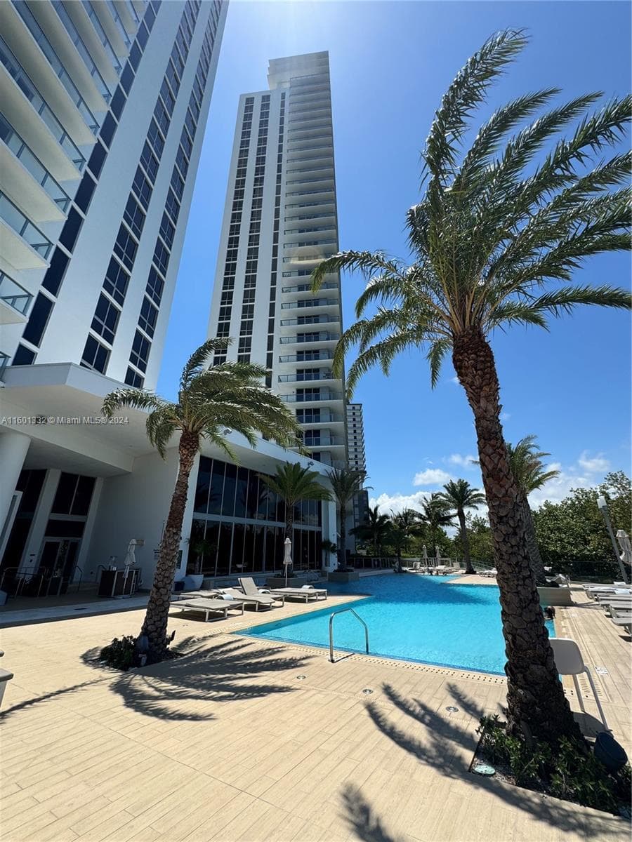 16385 Biscayne Blvd # 2421, North Miami Beach FL 33160 — 38