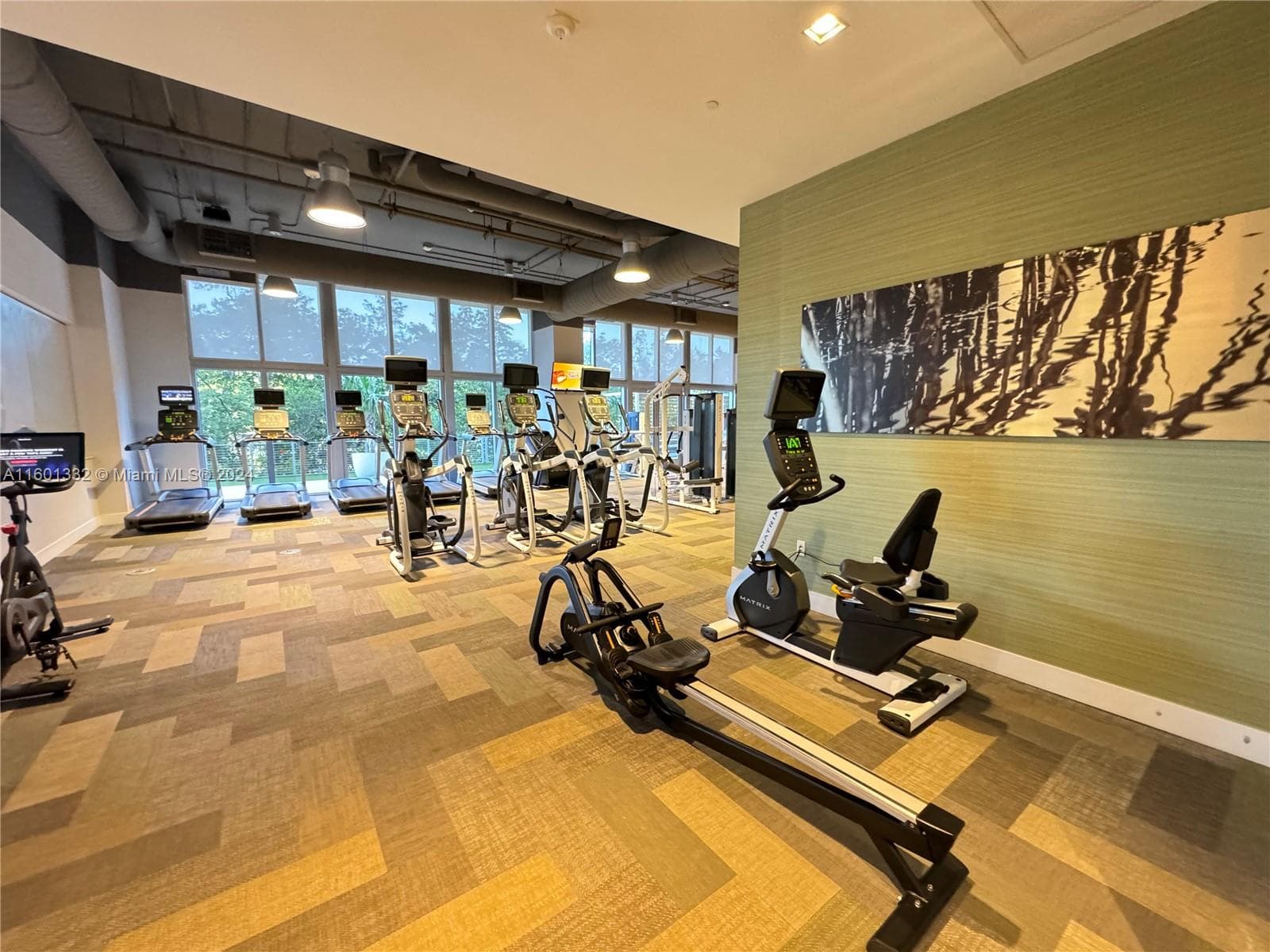 16385 Biscayne Blvd # 2421, North Miami Beach FL 33160 — 33