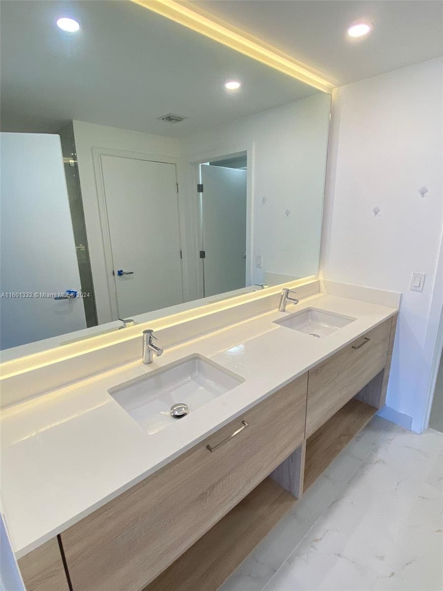 16385 Biscayne Blvd # 2421, North Miami Beach FL 33160 — 14