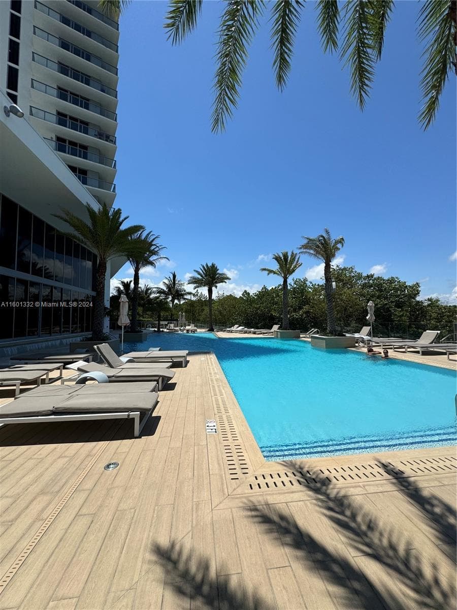 16385 Biscayne Blvd # 2421, North Miami Beach FL 33160 — 37
