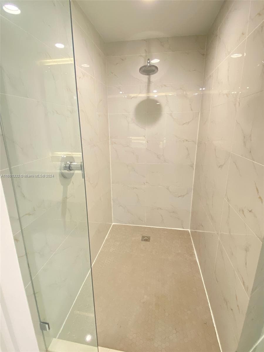 16385 Biscayne Blvd # 2421, North Miami Beach FL 33160 — 19