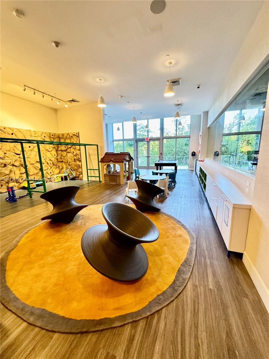 16385 Biscayne Blvd # 2421, North Miami Beach FL 33160 — 35