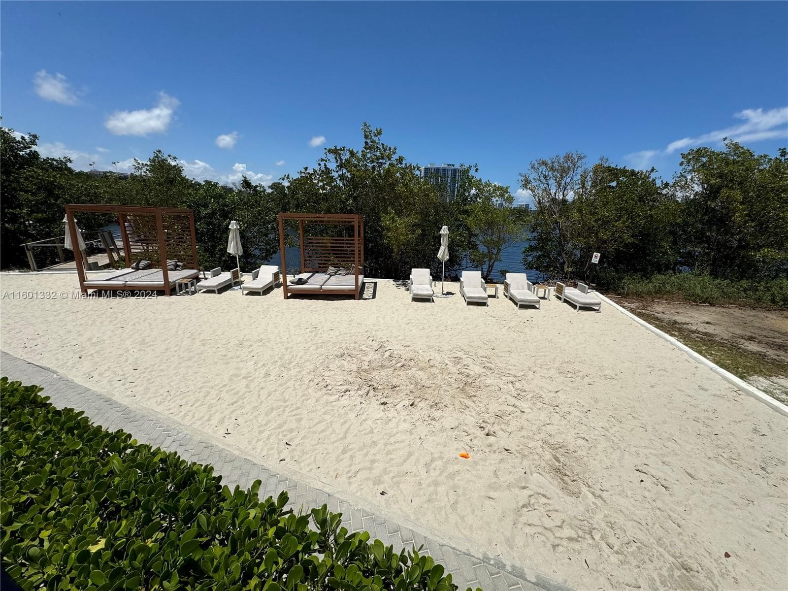 16385 Biscayne Blvd # 2421, North Miami Beach FL 33160 — 39
