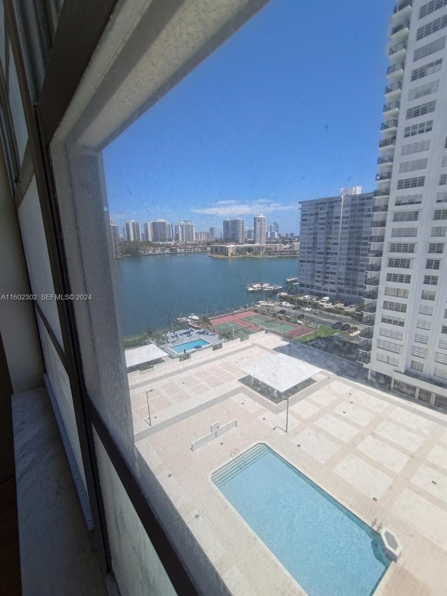 2780 NE 183rd St # 1402, Aventura FL 33160 — 1