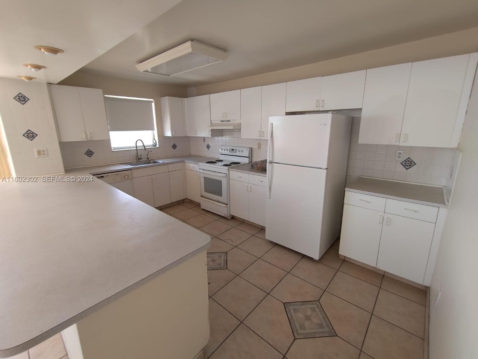 2780 NE 183rd St # 1402, Aventura FL 33160 — 28