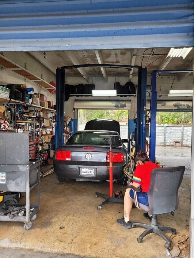 4010 E 8th Ave, Hialeah FL 33013 — 16
