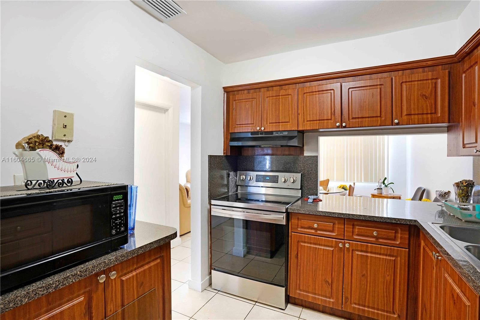 624 NW 11th St, Miami FL 33136 — 18