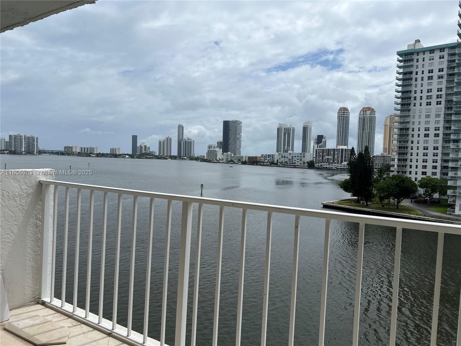 4000 NE 170th St # 604, North Miami Beach FL 33160 — 3