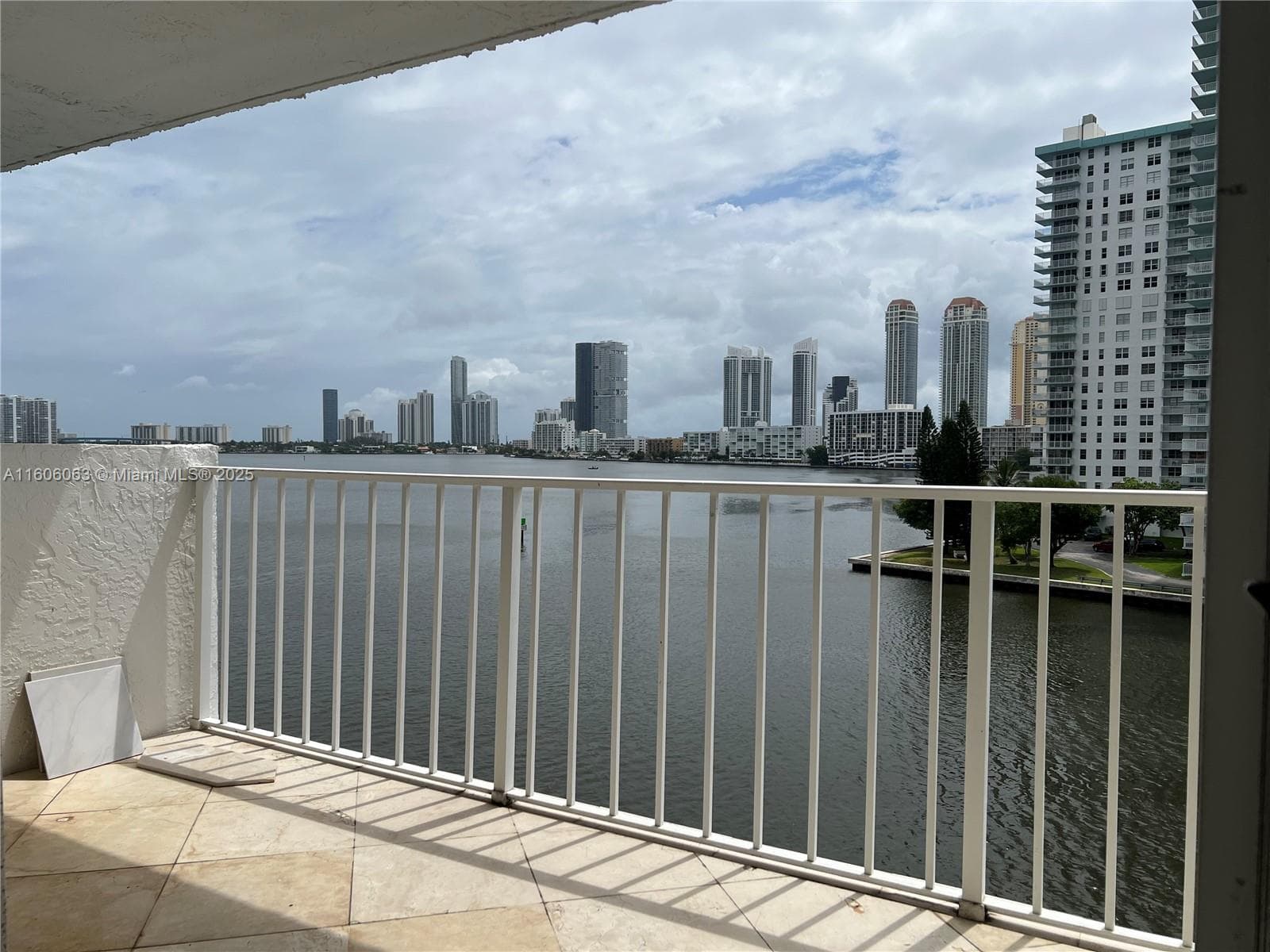 4000 NE 170th St # 604, North Miami Beach FL 33160 — 1