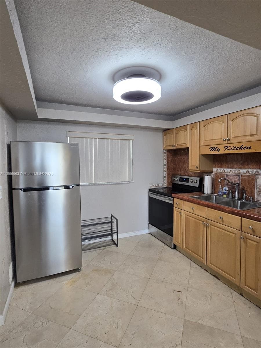 4000 NE 170th St # 604, North Miami Beach FL 33160 — 5