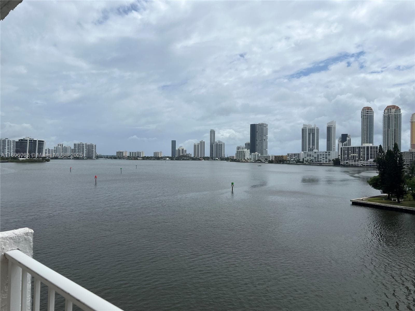 4000 NE 170th St # 604, North Miami Beach FL 33160 — 4