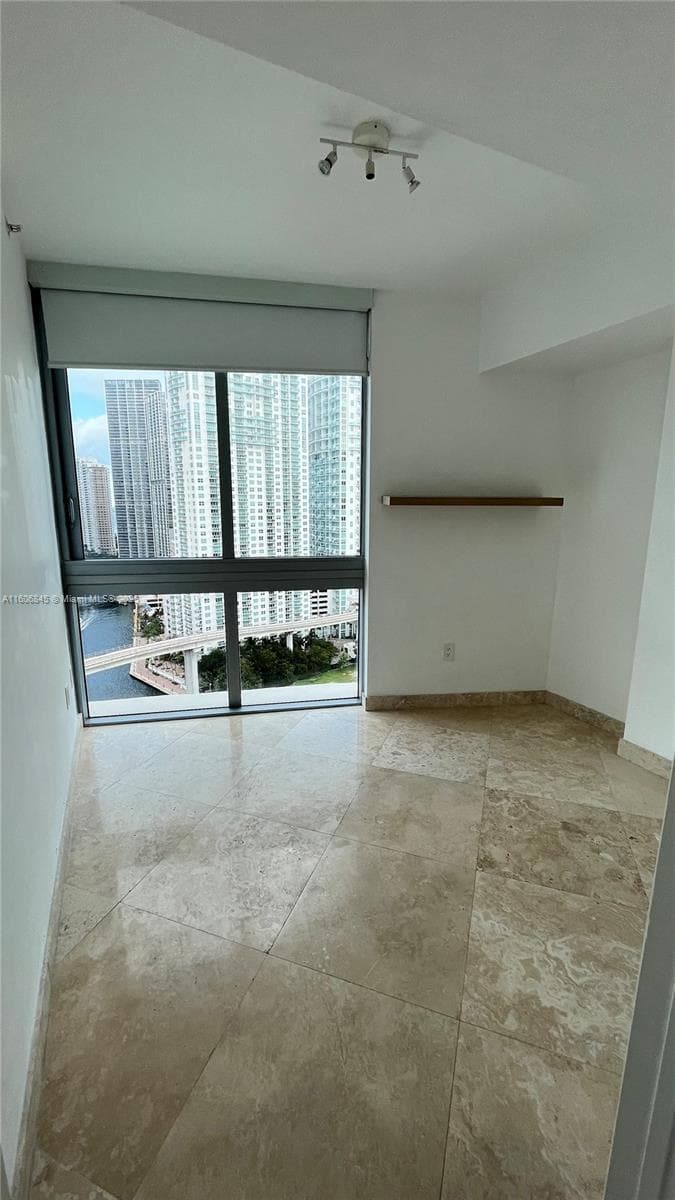 350 S Miami Ave # 2302, Miami FL 33130 — 32
