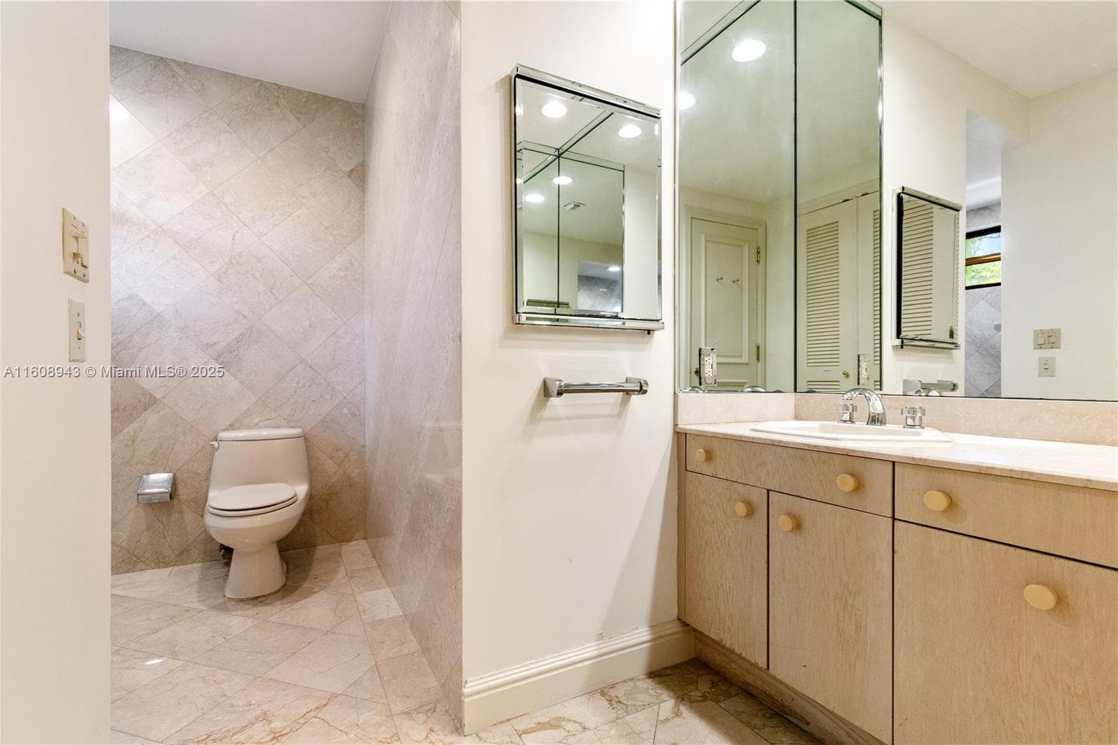 241 Cape Florida Dr, Key Biscayne FL 33149 — 72