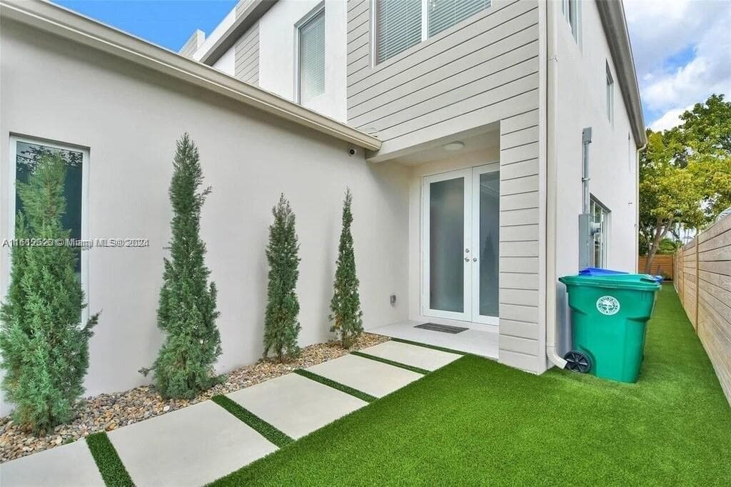 3445 SW 14th St # 3445, Miami FL 33145 — 2