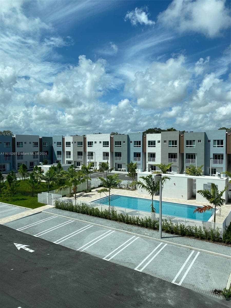 2505 NE 193rd St # 4207, Miami FL 33180 — 2