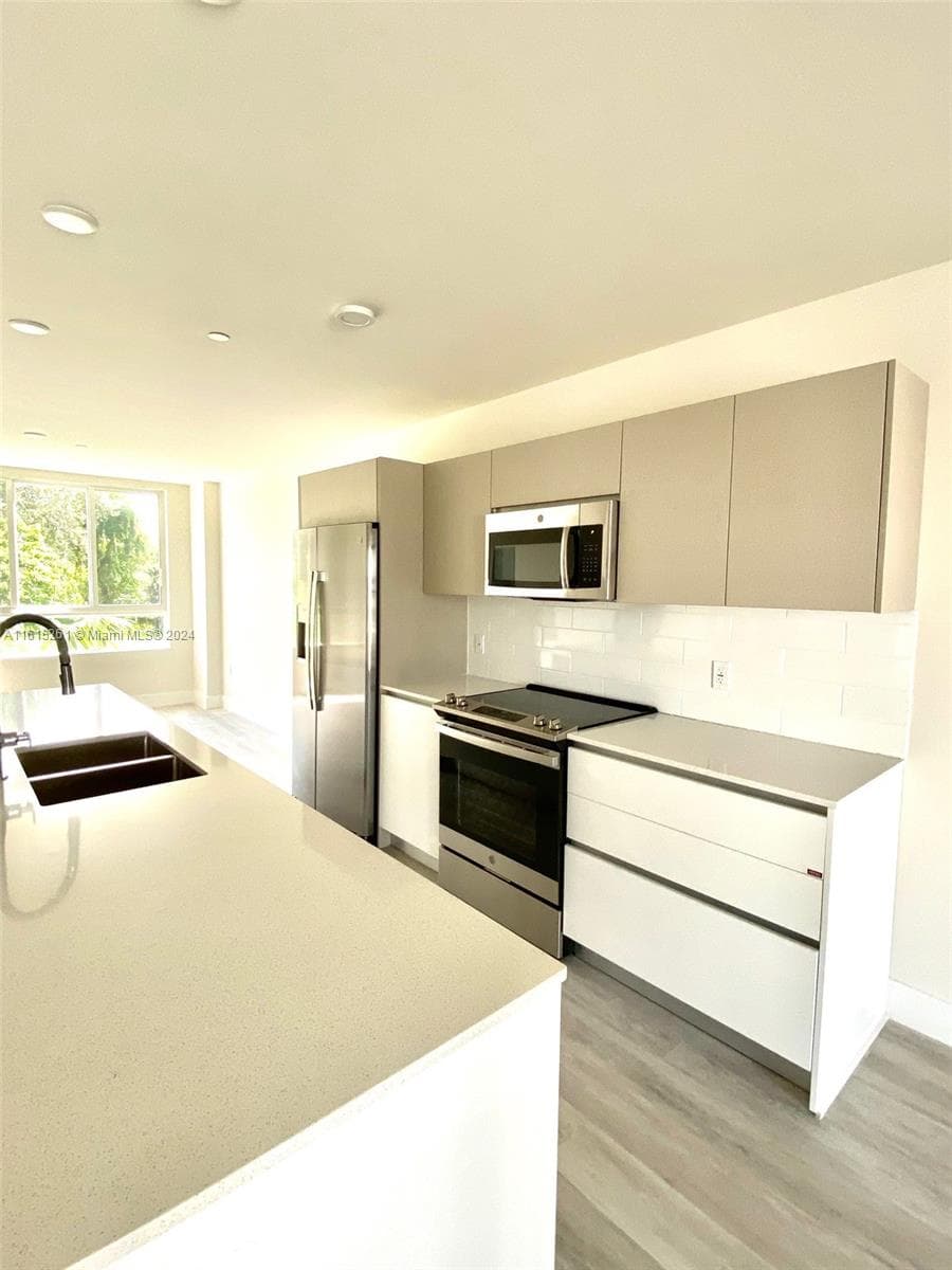 2505 NE 193rd St # 4207, Miami FL 33180 — 7