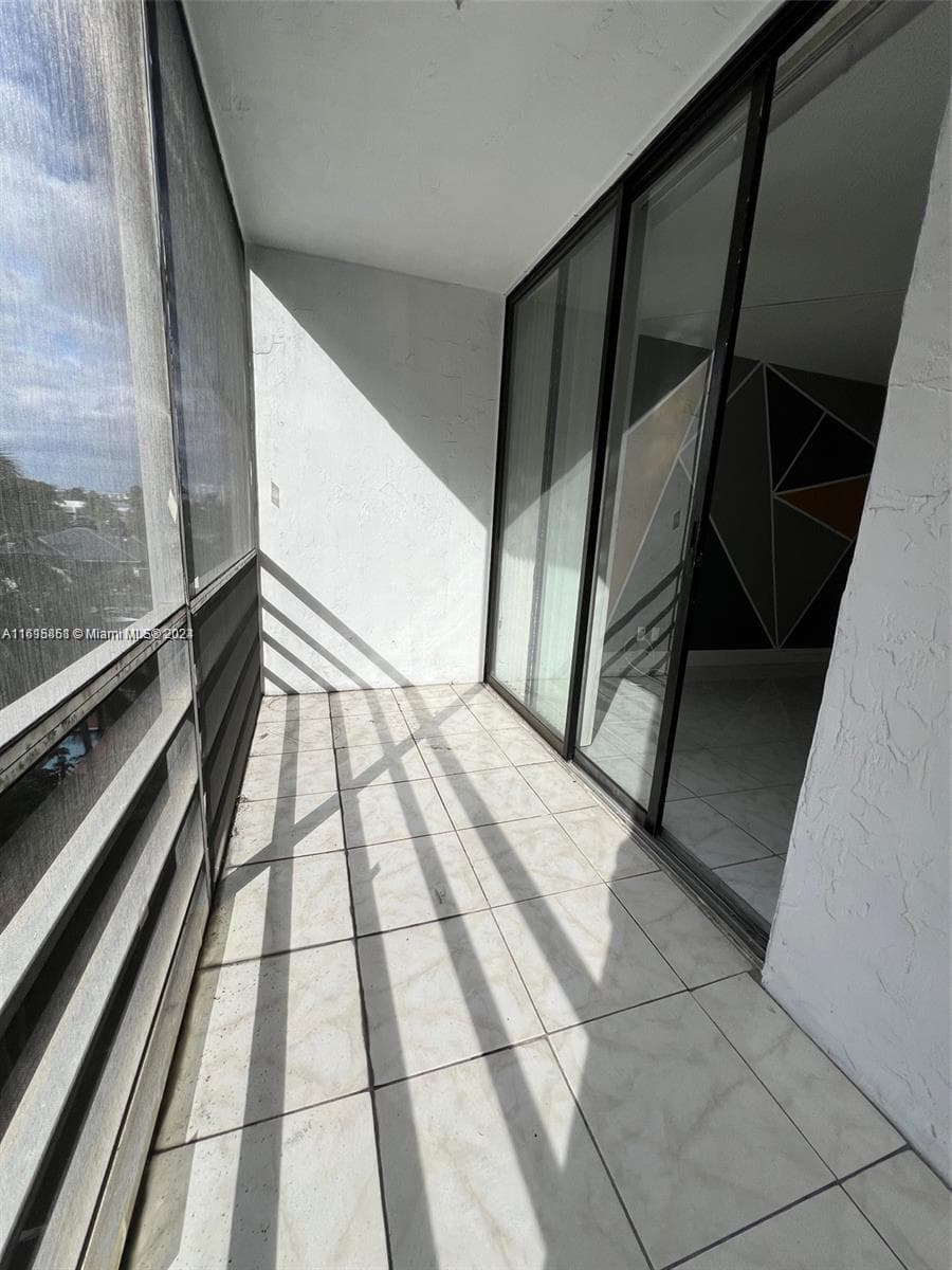 2935 NE 163rd St # 5C, North Miami Beach FL 33160 — 3