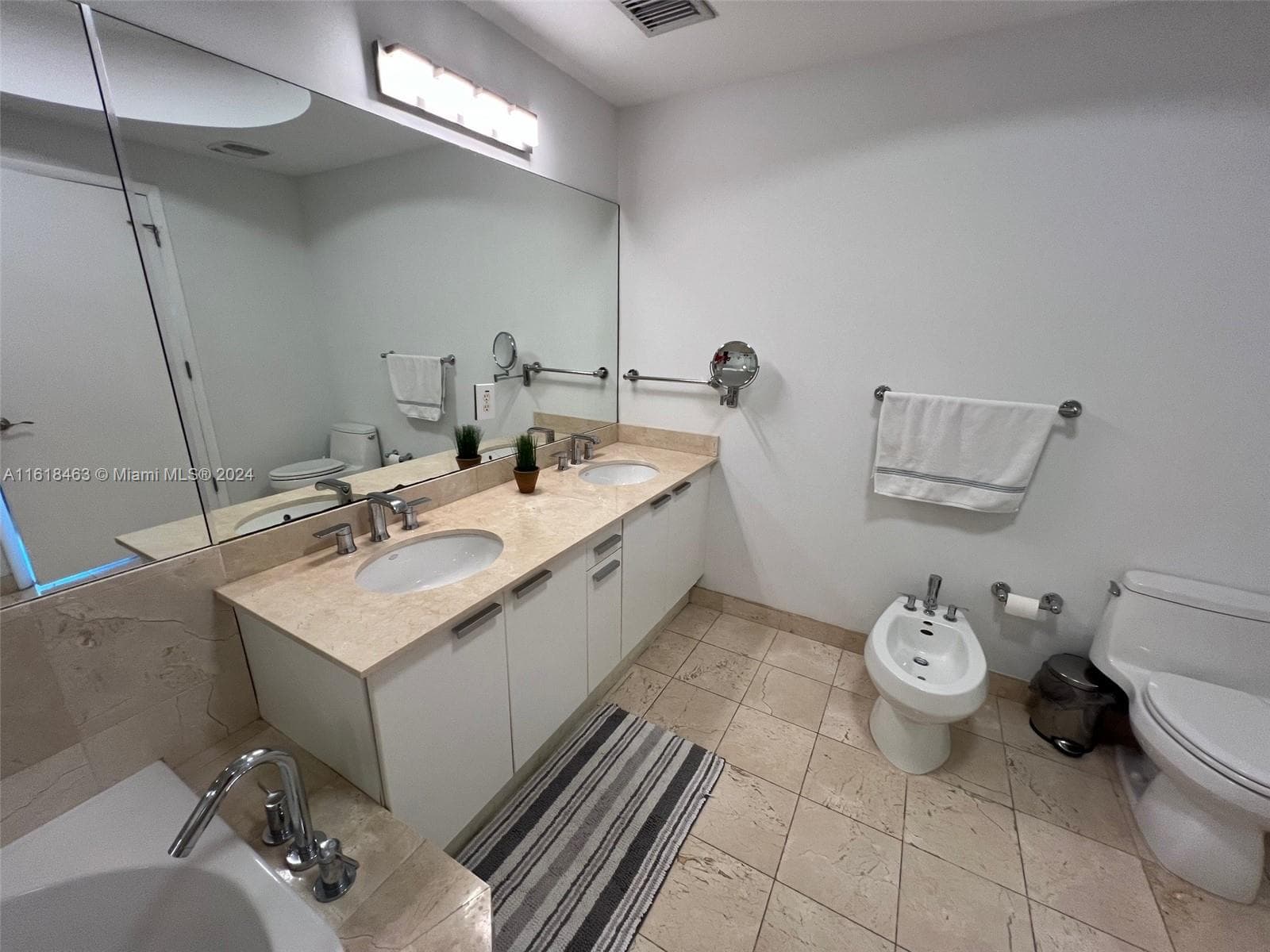 3131 NE 188th St # 609, Aventura FL 33180 — 23