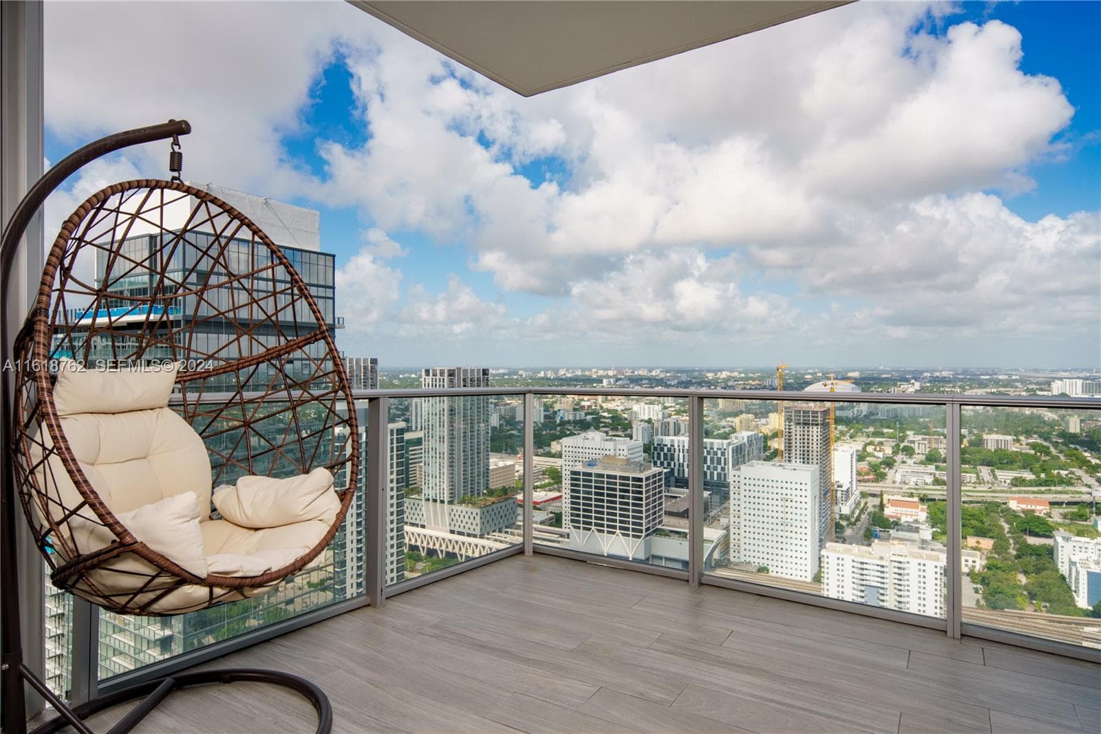 851 NE 1st Ave # 4406, Miami FL 33132 — 2