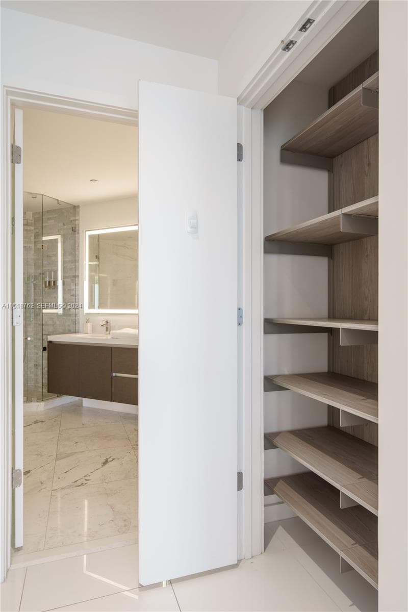 851 NE 1st Ave # 4406, Miami FL 33132 — 16