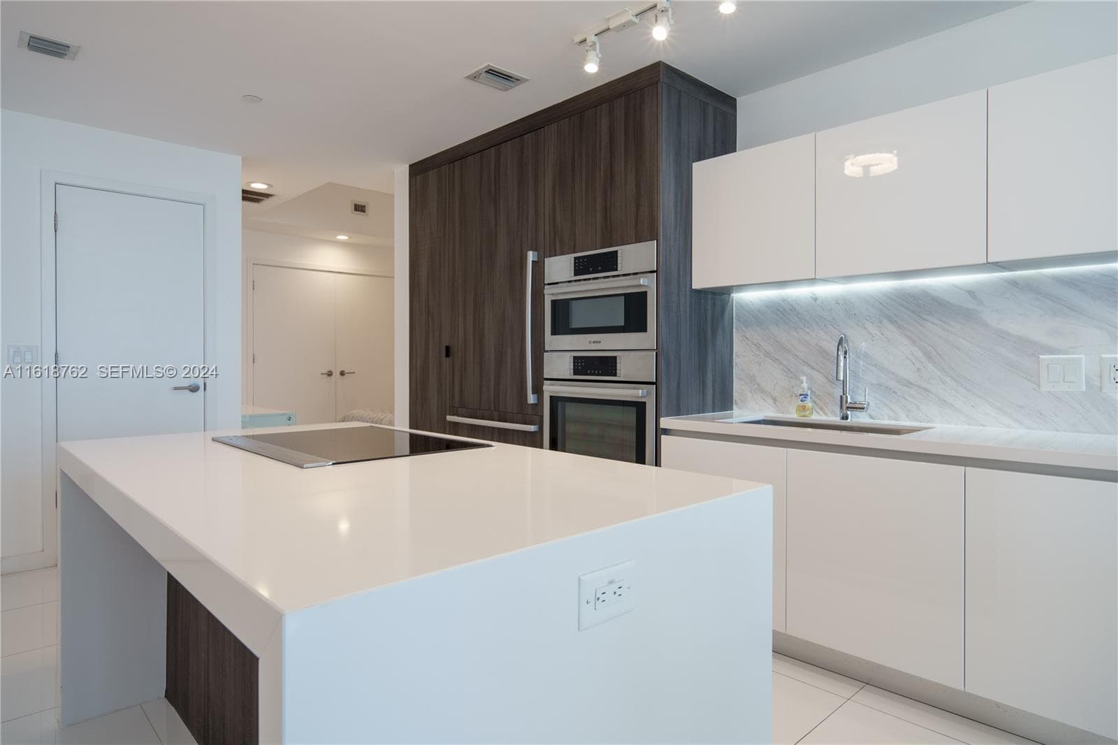 851 NE 1st Ave # 4406, Miami FL 33132 — 32
