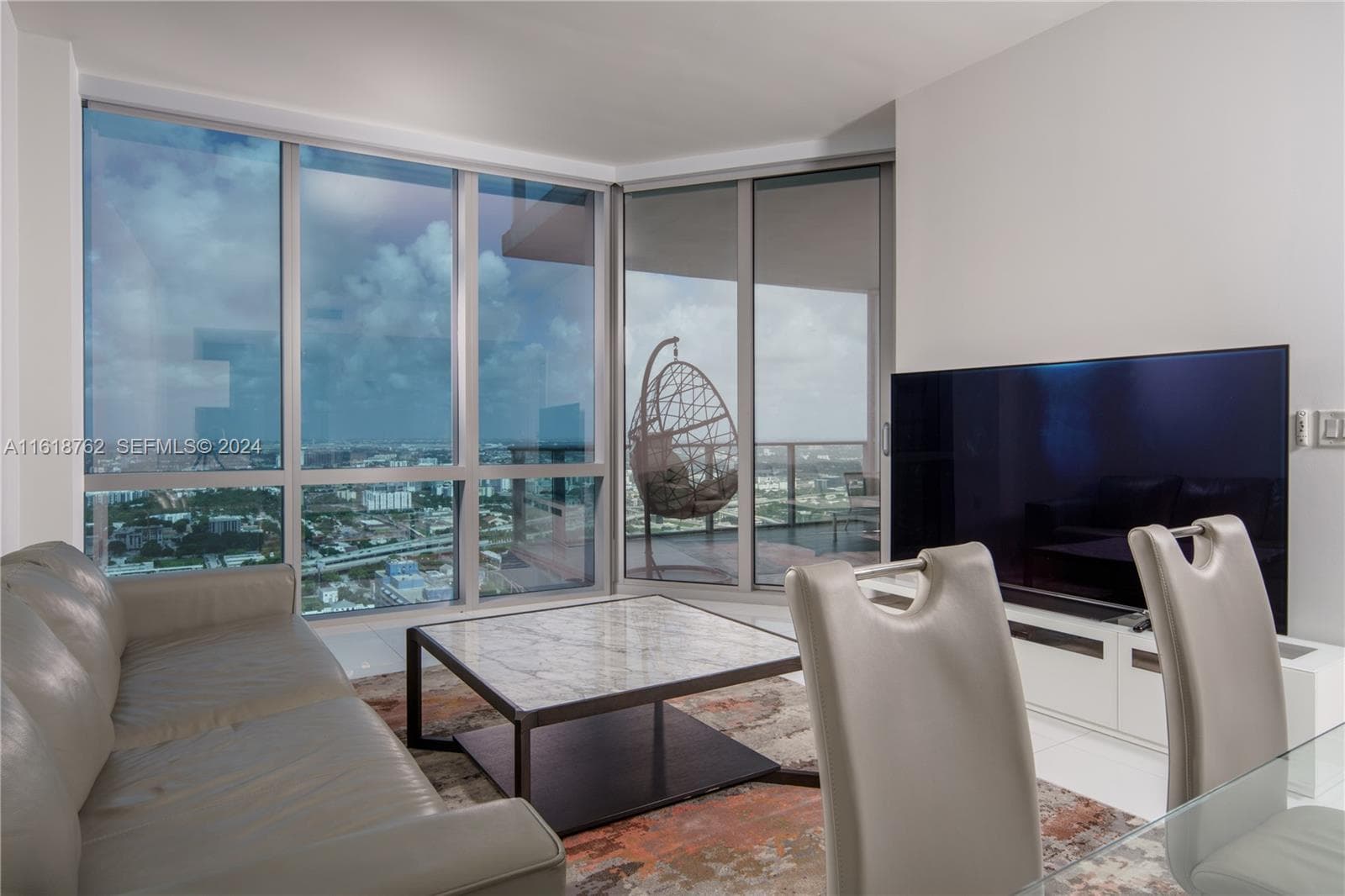 851 NE 1st Ave # 4406, Miami FL 33132 — 33