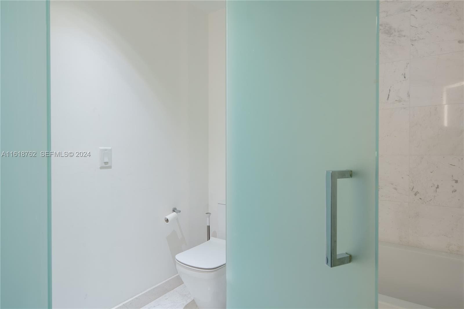 851 NE 1st Ave # 4406, Miami FL 33132 — 18