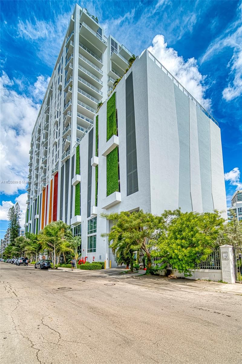 601 NE 27th St, Miami FL 33137 — 52