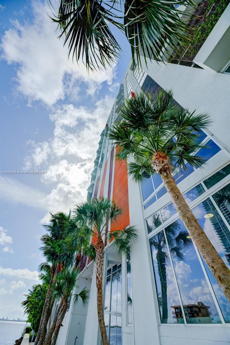 601 NE 27th St, Miami FL 33137 — 22
