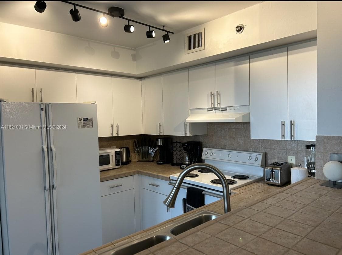 19999 E Country Club Dr # 1601, Aventura FL 33180 — 13