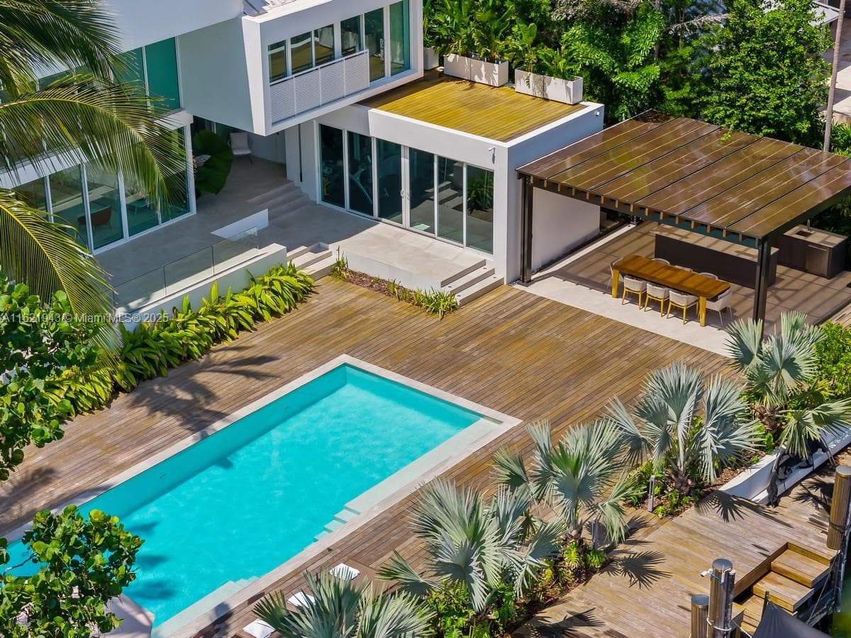 161 Cape Florida Dr, Key Biscayne FL 33149 — 46