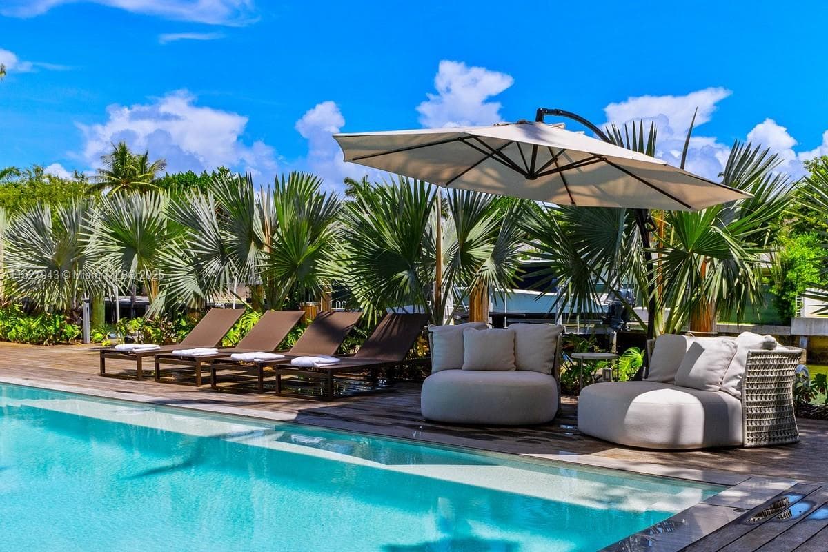 161 Cape Florida Dr, Key Biscayne FL 33149 — 39