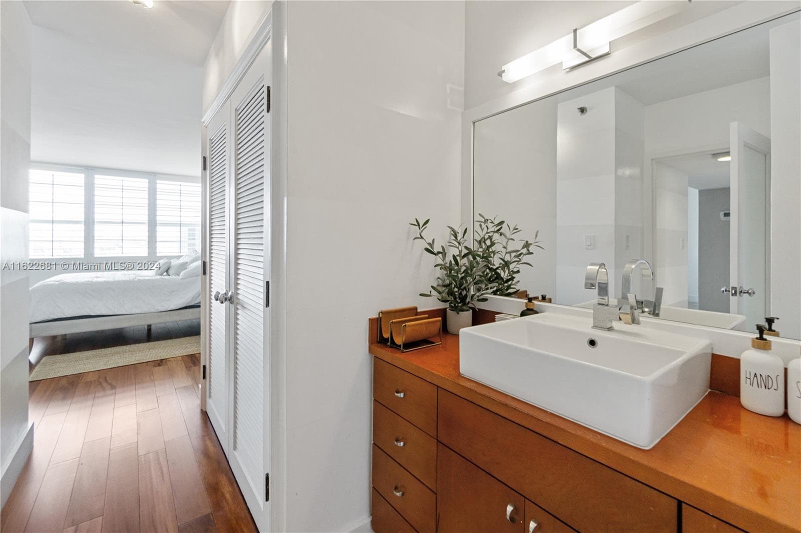 100 Lincoln Rd # 1422, Miami Beach FL 33139 — 20