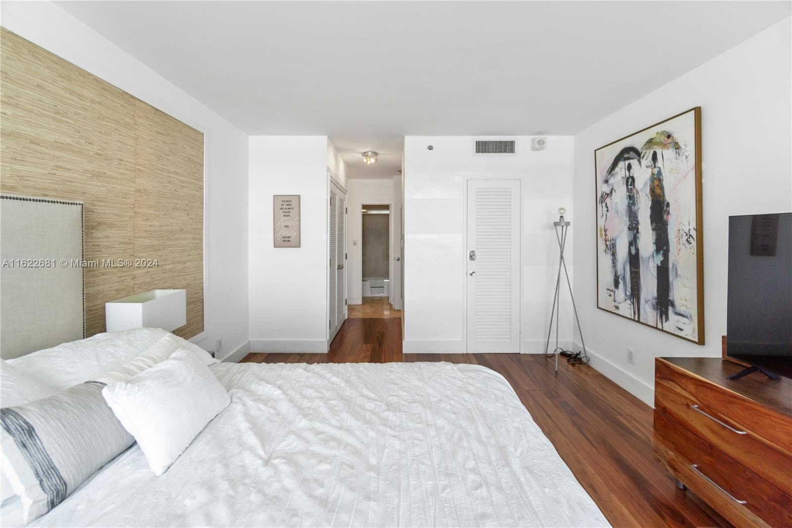 100 Lincoln Rd # 1422, Miami Beach FL 33139 — 14