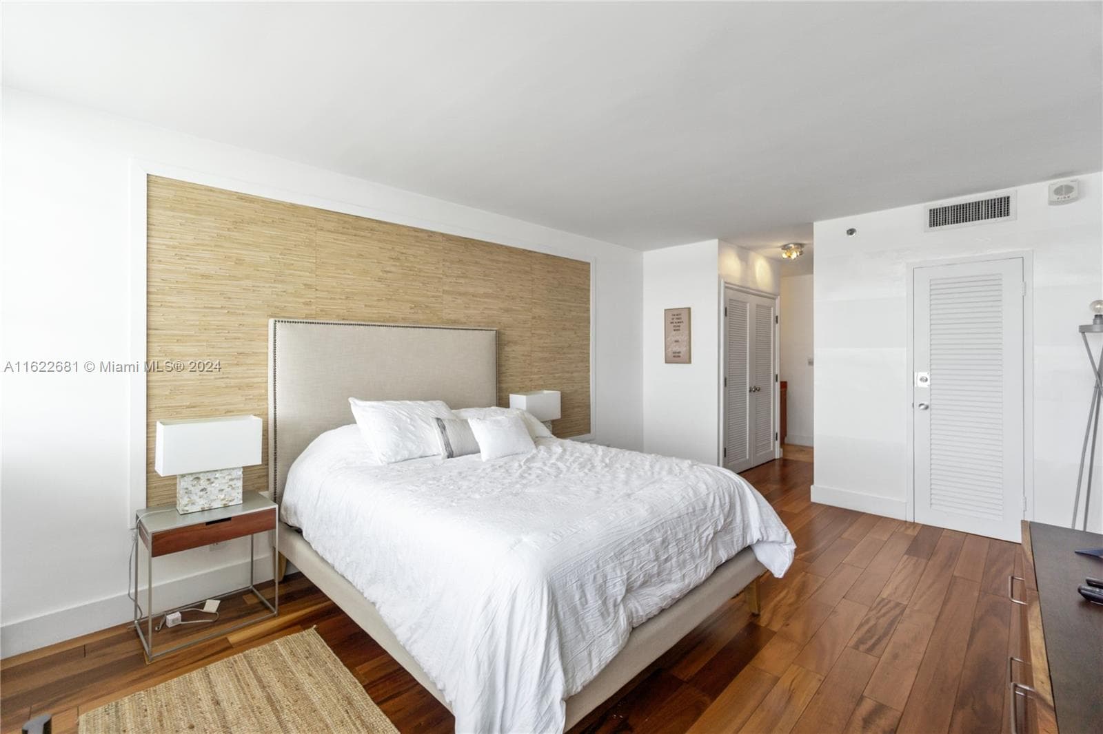 100 Lincoln Rd # 1422, Miami Beach FL 33139 — 11
