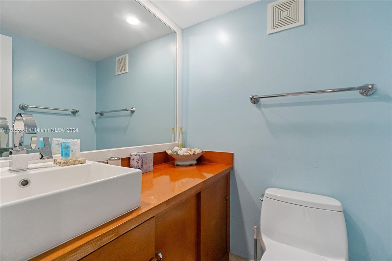 100 Lincoln Rd # 1422, Miami Beach FL 33139 — 19