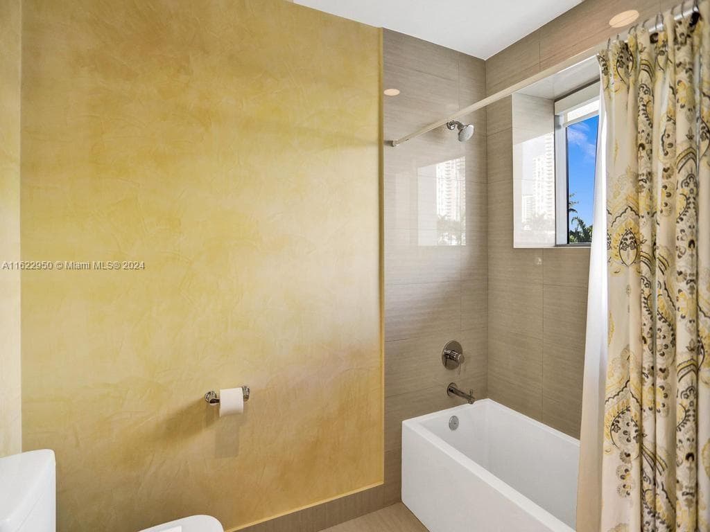 3250 NE 188th St # 207, Aventura FL 33180 — 62