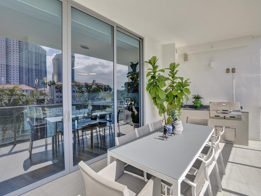 3250 NE 188th St # 207, Aventura FL 33180 — 27