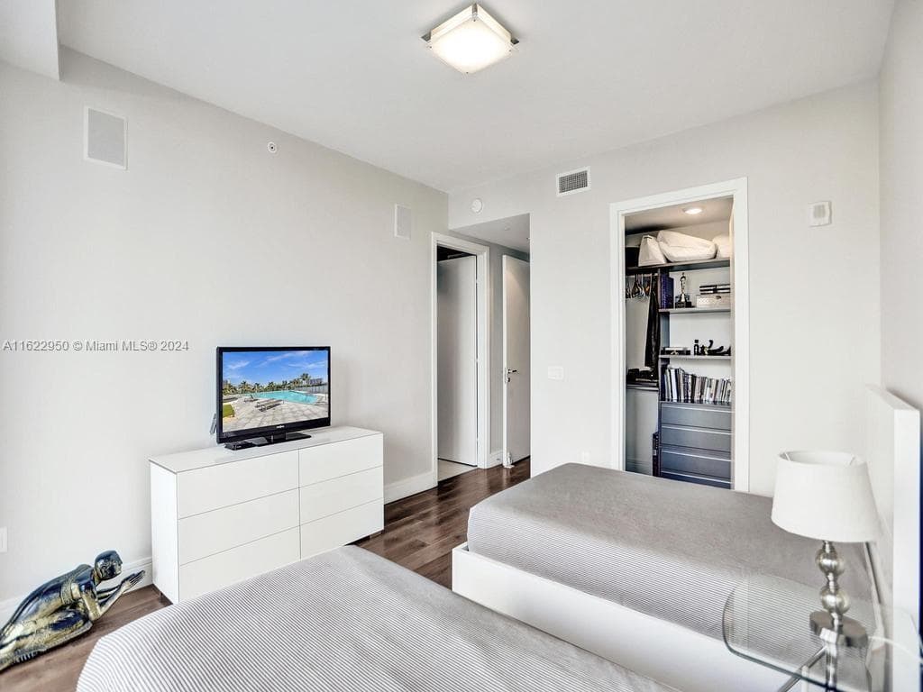 3250 NE 188th St # 207, Aventura FL 33180 — 72