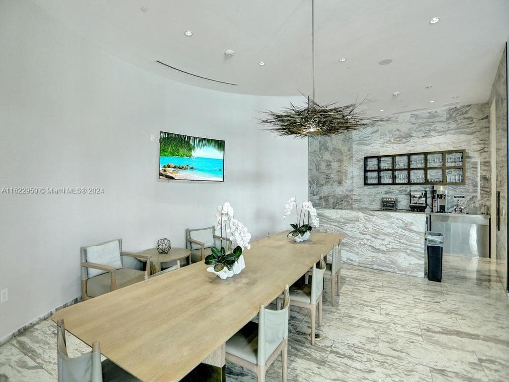 3250 NE 188th St # 207, Aventura FL 33180 — 90